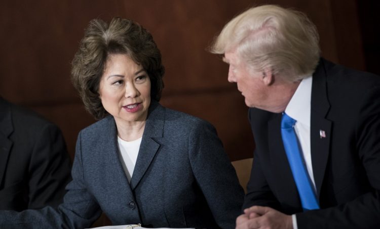 Secretaria de Transporte de Trump anuncia renuncia tras asalto al Capitolio de EE. UU. FOTO / AFP