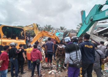 Al menos tres muertos por un sismo de magnitud 6.2 en Indonesia