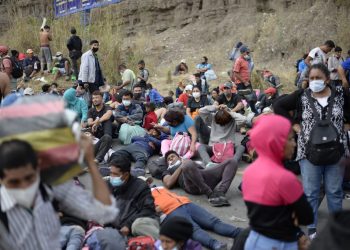 Más de 20 hondureños de caravana de migrantes en Guatemala dieron positivo a COVID-19
