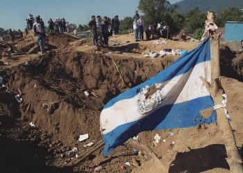 «Cuando vi la tierra no lo podía creer. Gritaba los nombres de mis familiares, pero no los encontraba»: sobreviviente del terremoto de 2001 en El Salvador