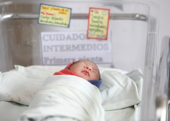 Fotos: Así dan la bienvenida a Carlos, el primer bebé en nacer en El Salvador en este 2021