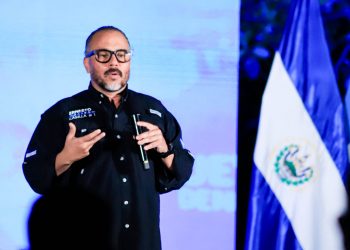 «Nuestro compromiso es con el pueblo. Acá no caben agendas personales»: Ernesto Castro, candidato a diputado de San Salvador por Nuevas Ideas