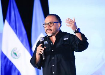 Ernesto Castro visita Santa Ana para recoger aportes de los habitantes e incorporarlos a la plataforma legislativa de Nuevas Ideas