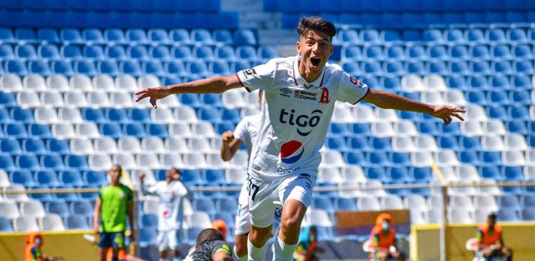 Juan Sánchez, una de las cartas goleadoras en la reserva de Alianza.
