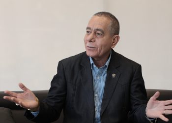 Salvador Menéndez, alcalde de San Luis Talpa: «El día que la gente me saque de la alcaldía va a ser que Dios me liberó»