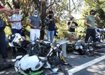 Dos motociclistas murieron tras chocar contra una pipa en carretera Panamericana