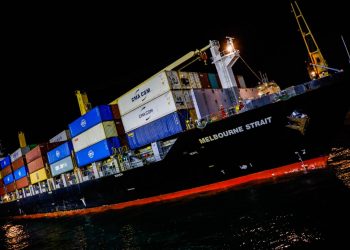 Una embarcación con 480 mil kilogramos de alimentos llega a El Salvador