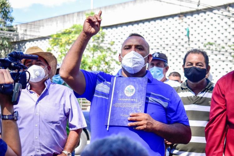 Sector transporte realiza caravana para apoyar al Gobierno de El Salvador