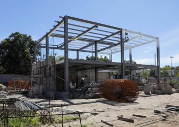 Verifican avances de construcción de Centro Urbano de Bienestar y Oportunidades (CUBO) en colonia IVU, en San Salvador
