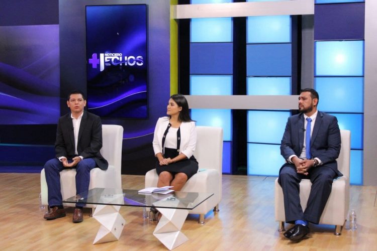 Los candidatos  criticaron la actuación de los diputados de la Asamblea Legislativa. Foto Cortesía.