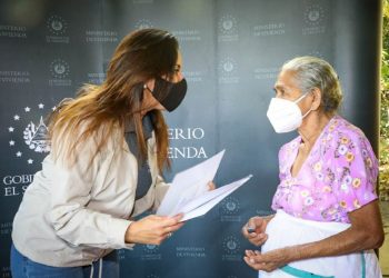 Vivienda entrega contribución a familias de Rosario de Mora