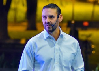 Alcalde Muyshondt acepta que hubo plazas fantasma en administración de Norman Quijano