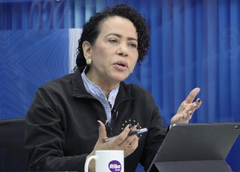 Comisionada presidencial señala que los capitalinos están hundidos en una crisis de basura y financiera