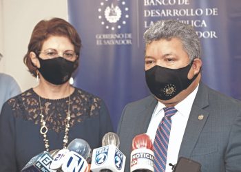 Bandesal ofrece fondos a colegios y transporte escolar