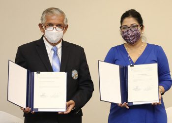El TSE firma convenio para contar el 28 de febrero con observadores electorales