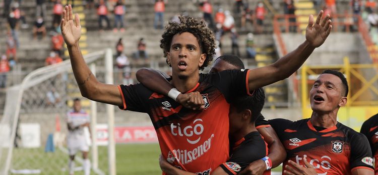 Yan Maciel festeja su gol del domingo contra Firpo. Foto Diario El Salvador