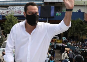 Mario Durán promete a vendedores modernizar los mercados de San Salvador