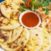 ¡Son unas reinas! Las pupusas dominan las entregas a domicilio en El Salvador