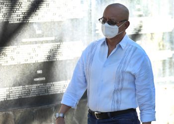 Candidato a alcalde por San Salvador del FMLN, Rogelio Canales, no utiliza los colores del partido