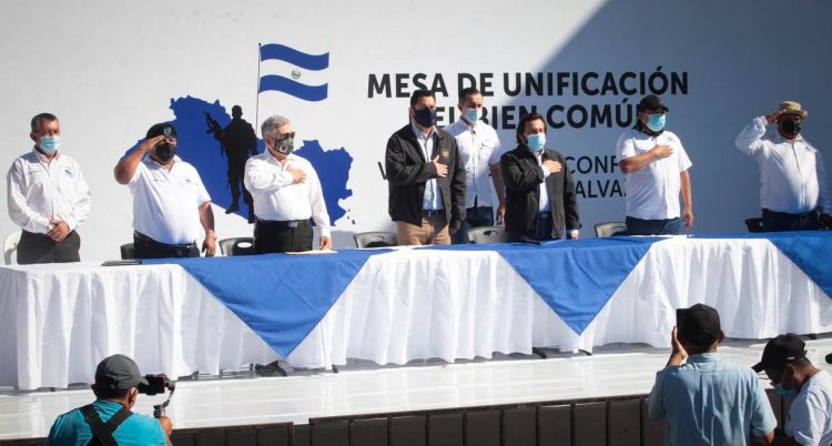 El vicemandatario participó la mañana del domingo en un acto conmemorativo de los veteranos de guerra. Foto: Secretaría de Prensa de la Presidencia.