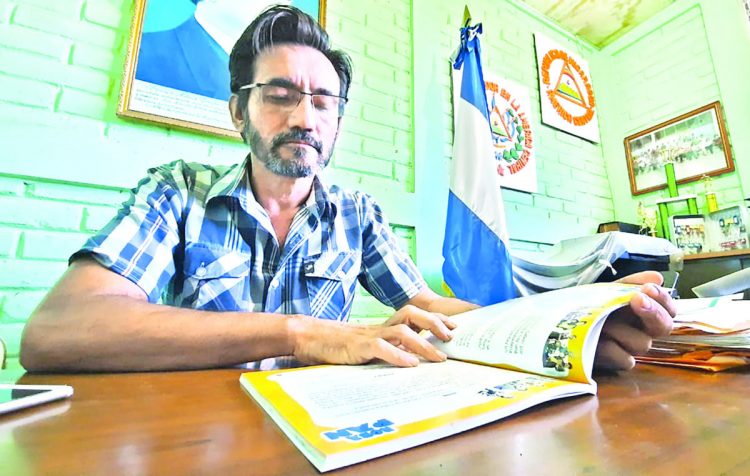 Los cuentos terminados de Corado son cuatro: «El secreto del bosque», «El lobo sabio», «Cuentos para adultos» y «Crecer leyendo».