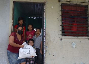 Familias de Apopa y Nejapa reciben 70,000 paquetes de alimentos