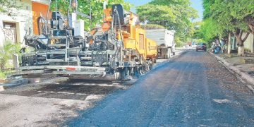 Tras una década en deterioro, arreglan una calle céntrica de Santa Ana