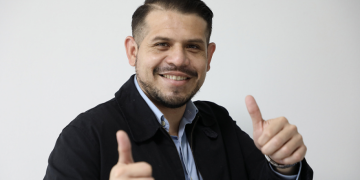 «Haga radio con nosotros». Julio Rosales, Director de contenido  y conductor de la entrevista A Primera Hora