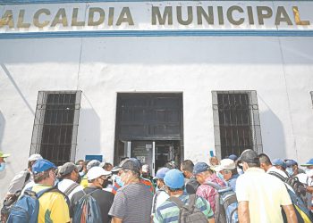 Empleados de la alcaldía de Santa Tecla exigen reinstalo