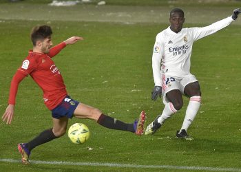 Real Madrid no pasa del empate ante Osasuna, Barça golea al Granada