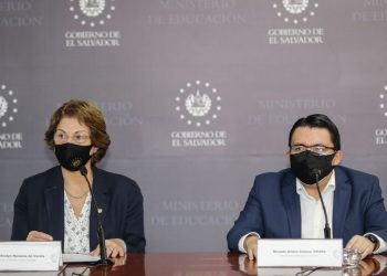 Ministerio de Educación y Defensoría del Consumidor buscan garantizar derechos de padres de familia de colegios privados