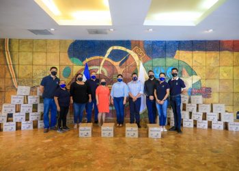 Entregan paquetes alimentarios a elencos artísticos de El Salvador