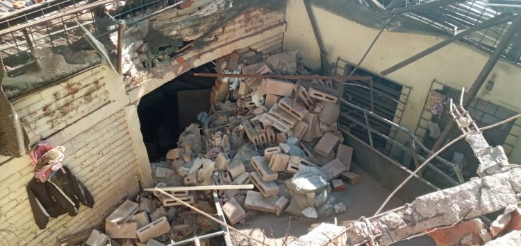 Muere conductor que trasportaba material de construcción en accidente de tránsito en Sonsonate.