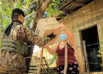 Familias salvadoreñas son beneficiadas con PES y tamizajes