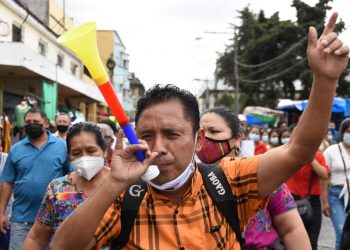 Guatemala impone estrictos horarios a supermercados, restaurantes, tiendas y bares