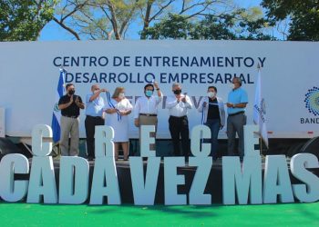 Vicepresidente Ulloa inaugura el primer Centro de Entrenamiento Móvil en San Miguel
