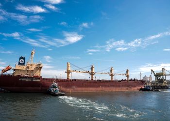 Gobierno de El Salvador entrega certificaciones de pilotos prácticos de puertos
