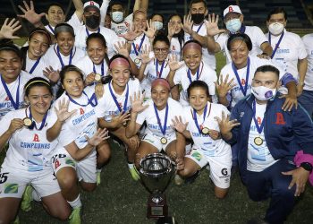 Los festejos del Alianza Women, entre lágrimas de alegría y sentidas dedicatorias por el bicampeonato