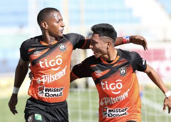 Nicolás Muñoz cerró líder de goleo y Águila vuela perfecto a cuartos de final