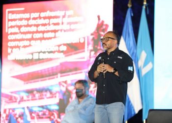 Candidato a diputado por Nuevas Ideas, Ernesto Castro, hace un llamado a «reconstruir el país»