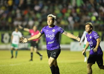 El paraguayo Diego Areco acerca al FAS a las semifinales