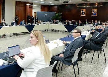 Gobierno de El Salvador apuesta por la educación financiera y la modernización de los pagos