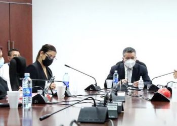 Gallegos denuncia estrategia de FMLN y ARENA para   «exponer» a Mario Durán