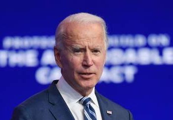 Biden ordena pausar las deportaciones de inmigrantes por 100 días