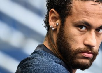 Neymar zanja entre risas rumores de supuesta megafiesta de fin de año