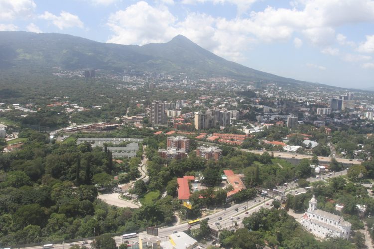 Panamá y El Salvador encabezan crecimiento del PIB en Centroamérica en 2021, según Banco Mundial