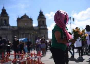 Guatemaltecos exigen poner alto a los asesinatos de mujeres