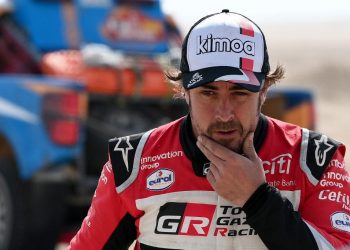 Fernando Alonso operado con éxito de la mandíbula tras su accidente de bicicleta
