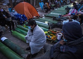 Perú se asfixia por falta de oxígeno en fase crítica de la pandemia