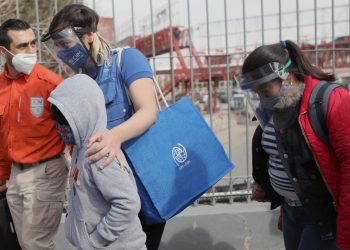 «El Paso» acoge a los primeros solicitantes de asilo que llegan a Texas desde México